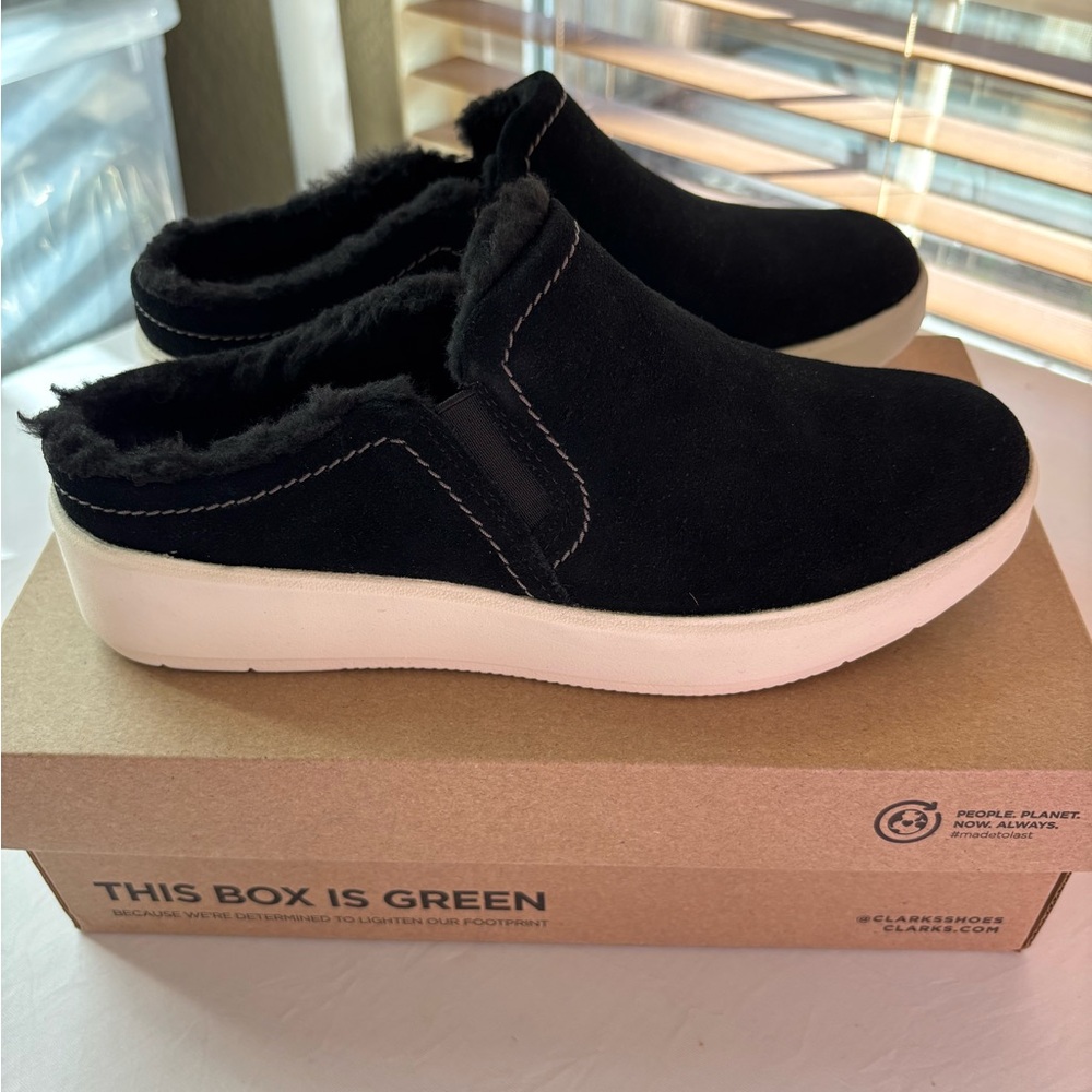 Clarks Layton Gem Black Suede Slip On Shoes Size 7.5 NIB
